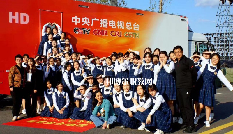 江蘇戲劇學(xué)校2022年報名條件、招生要求、招生對象