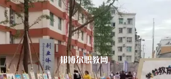 天府成人中等專業(yè)學(xué)校2022年學(xué)費(fèi)、收費(fèi)多少