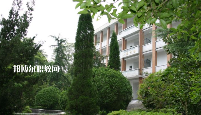 重慶紅春藤技工學校2022年學費、收費多少