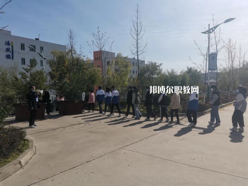 華亭職業(yè)教育中心2022年學(xué)費(fèi)、收費(fèi)多少