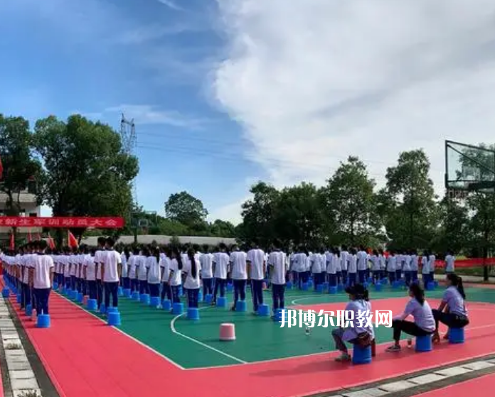 黔東南州德才科技職業(yè)學(xué)校2022年招生辦聯(lián)系電話(huà)