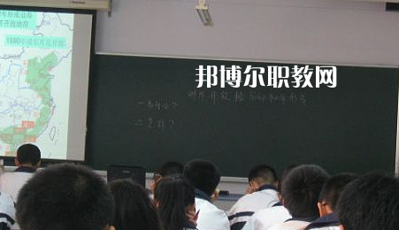 紫云民族職業(yè)技術中學2022年招生辦聯(lián)系電話