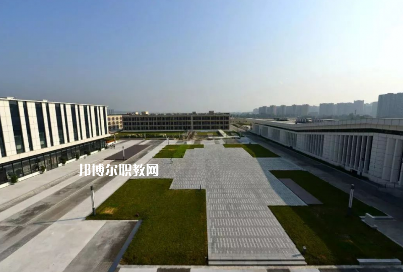 云南建筑工程學(xué)校2022年報名條件、招生要求、招生對象