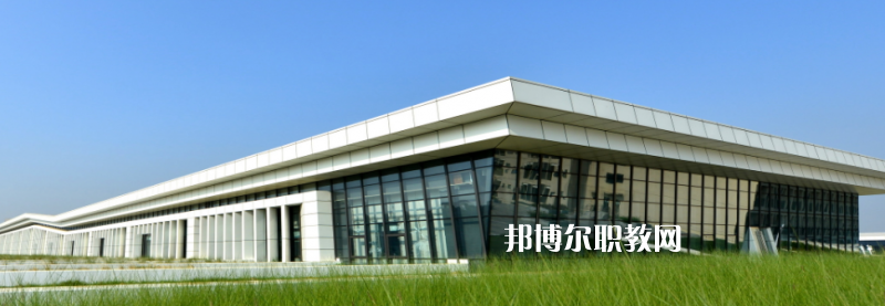 成都交通高級技工學(xué)校2022年學(xué)費、收費多少