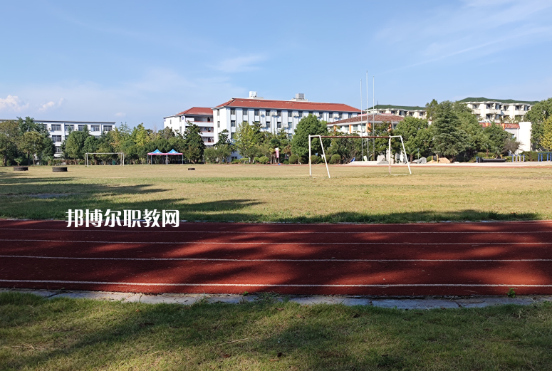 云南臨滄衛(wèi)生學(xué)校2022年報名條件、招生要求、招生對象