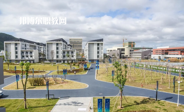 玉溪工業(yè)財貿(mào)學(xué)校2022年報名條件、招生要求、招生對象