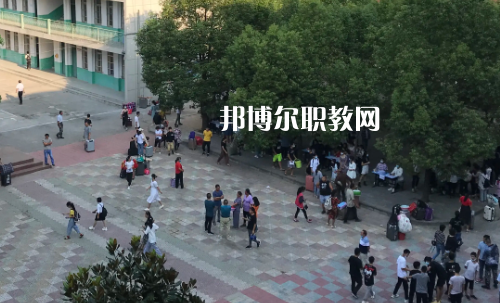 老河口職業(yè)技術(shù)學(xué)校2022年報名條件、招生要求、招生對象