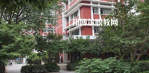 濟南應用技術職業(yè)中等專業(yè)學校地址在哪里，哪個地區(qū)，哪個城市?