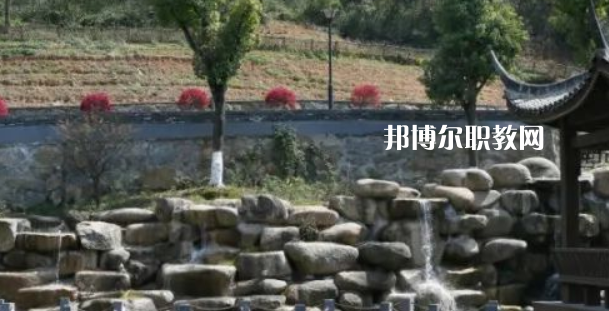杭州市富陽(yáng)區(qū)職業(yè)高級(jí)中學(xué)地址在哪里，哪個(gè)地區(qū)，哪個(gè)城市?