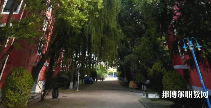 秦皇島市外事旅游職業(yè)學(xué)校地址，乘車路線