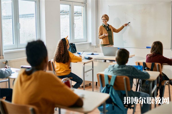 湖南哪里的中專學校能讀機械設(shè)計制造及自動化專業(yè)