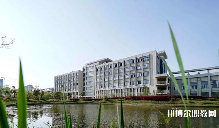 2024蕪湖汽車工程學(xué)校招生計(jì)劃 招生人數(shù)是多少(附要求、條件、對(duì)象)