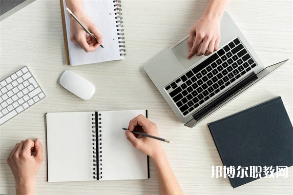 貴州哪里的職業(yè)學校能讀服裝設計與制造專業(yè)