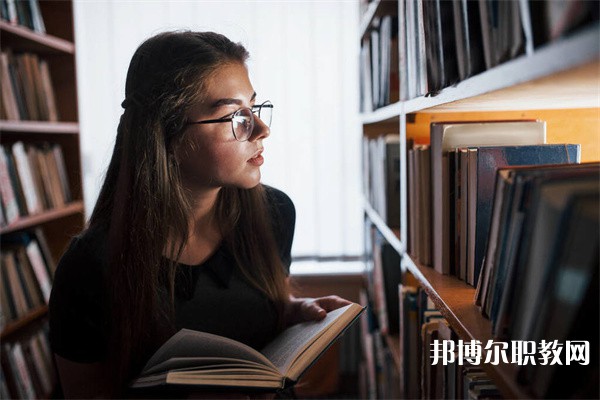 云南哪里的中職學(xué)校能讀汽車商務(wù)與計(jì)算機(jī)應(yīng)用（高級工）專業(yè)