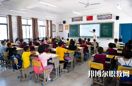 2025信陽(yáng)公辦中專學(xué)校最新排名前三名單